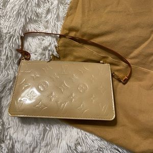 Beautiful like new 	
Louis Vuitton Beige Monogram Vernis Leather Lexington